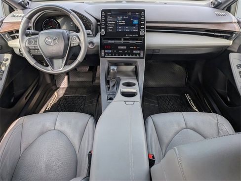Used 2020 Toyota Avalon Limited image 16