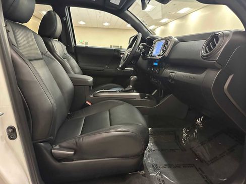 Certified 2021 Toyota Tacoma TRD Off-Road w/ TRD Premium Off Road Package AWD/4WD image 27