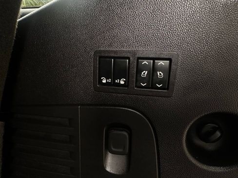 Used 2019 Chevrolet Tahoe LT w/ Luxury Package RWD image 26
