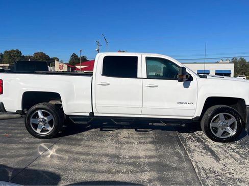 Used 2016 Chevrolet Silverado 2500 LT AWD/4WD image 2