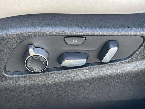 Used 2019 Cadillac XT4 Premium Luxury FWD image 19