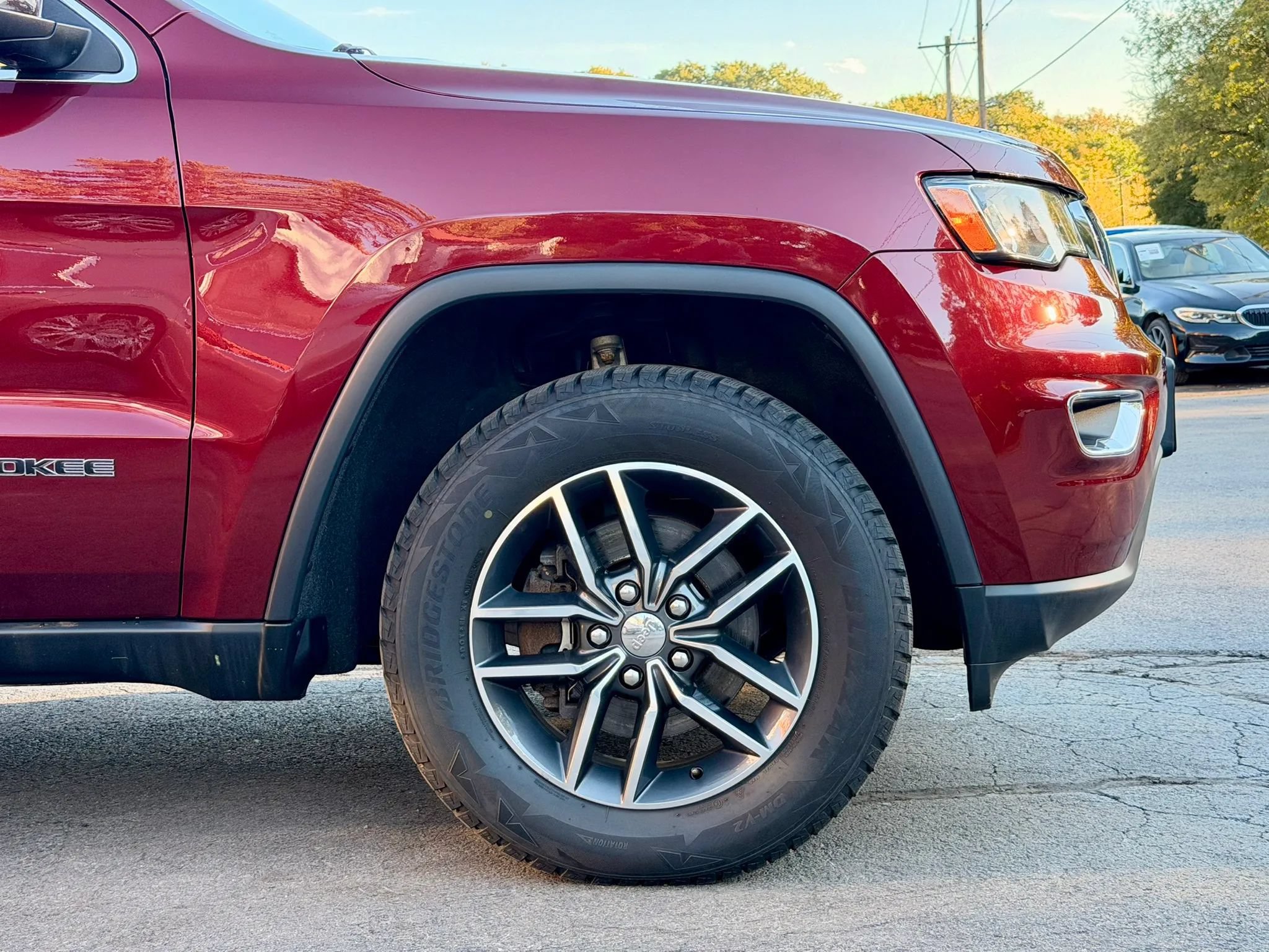 Used 2018 Jeep Grand Cherokee Limited AWD/4WD image 9