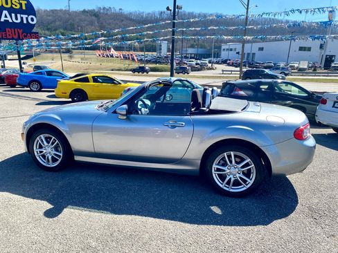 Used 2011 MAZDA MX-5 Miata Sport image 10