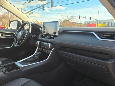 Used 2019 Toyota RAV4 XLE Premium image 12