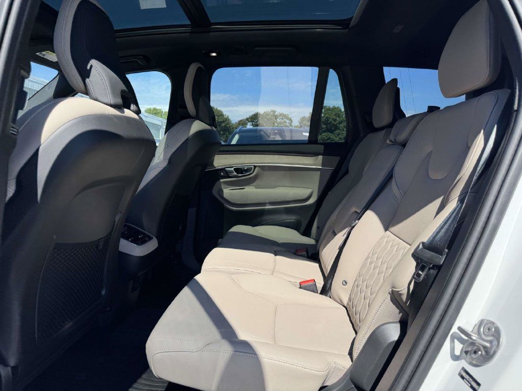 Used 2026 Volvo XC90 B6 Plus w/ Protection Package Premier AWD/4WD image 9