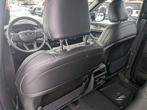 New 2025 Jeep Grand Cherokee Altitude image 27