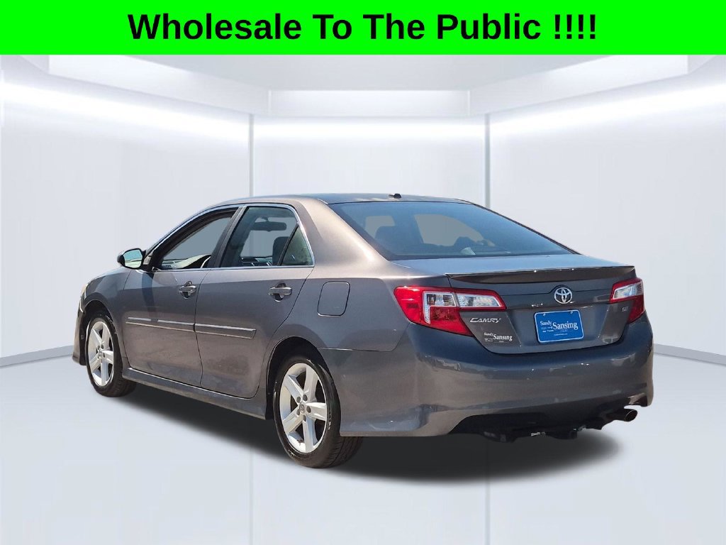 Used 2014 Toyota Camry SE w/ Moonroof Package FWD image 3