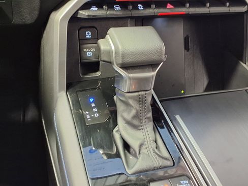 Used 2025 Toyota Sequoia Platinum AWD/4WD image 19