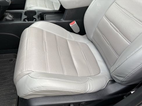 Used 2019 Honda CR-V Touring image 14