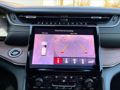 Certified 2025 Jeep Grand Cherokee Summit image 14