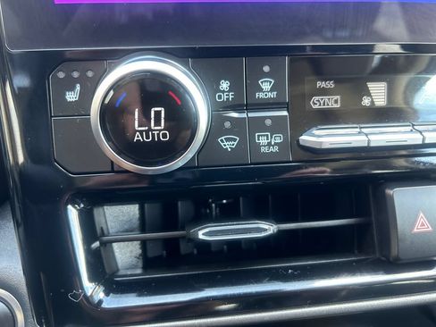 Certified 2025 Toyota Highlander XLE AWD/4WD image 30