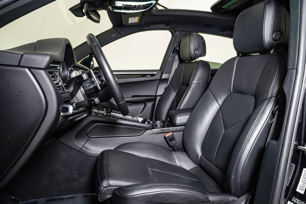 Certified 2022 Porsche Macan S AWD/4WD image 5