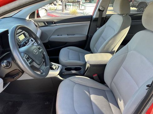 Used 2017 Hyundai Elantra SE image 18