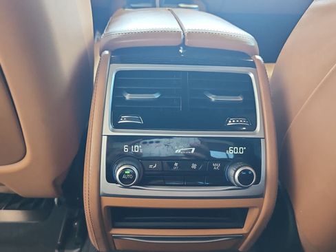 Used 2017 BMW 750i RWD image 26