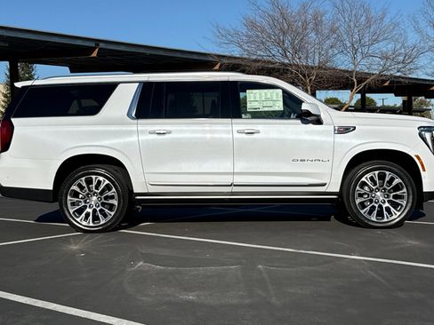 New 2026 GMC Yukon XL Denali w/ Denali Reserve Package image 3