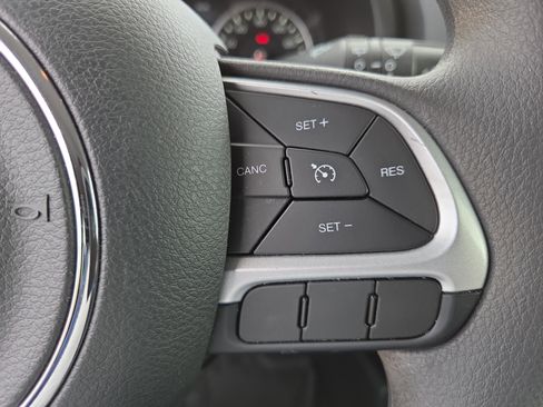 Certified 2023 Jeep Renegade Latitude AWD/4WD image 29