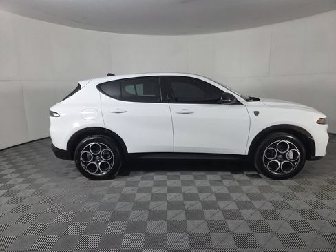 Used 2025 Alfa Romeo Tonale w/ Premium Package AWD/4WD image 5