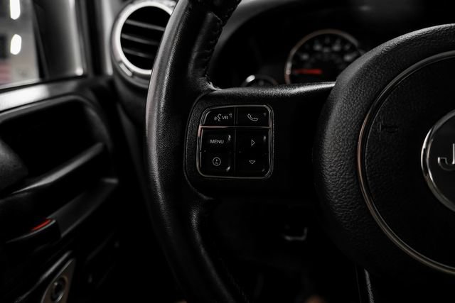 Used 2018 Jeep Wrangler Sahara w/ Connectivity Group AWD/4WD image 15