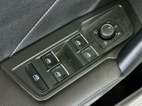 Used 2022 Volkswagen Tiguan SEL R-Line image 19