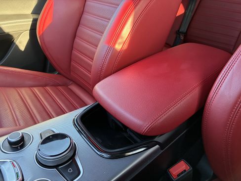 Certified 2024 Alfa Romeo Stelvio Veloce image 20