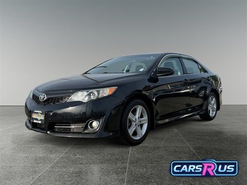 Used 2013 Toyota Camry SE FWD image 1