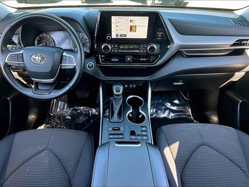 Used 2024 Toyota Highlander LE image 16