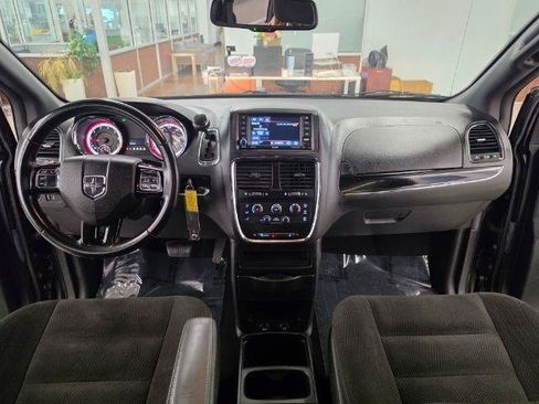 Used 2018 Dodge Grand Caravan SE FWD image 23