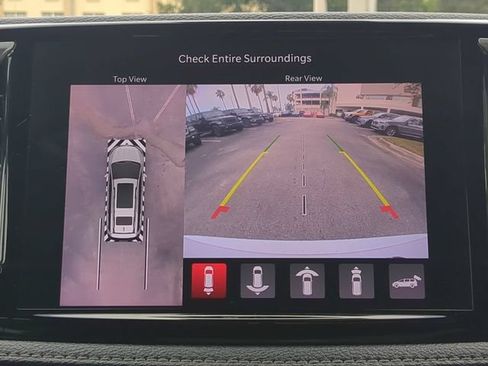 Used 2021 Chrysler Pacifica Touring-L w/ Premium & Safety Sphere Group FWD image 26