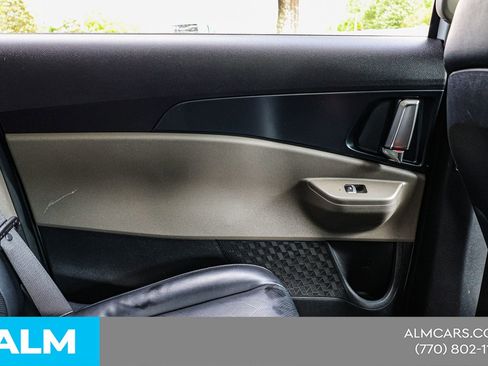 Used 2025 Kia Carnival FWD image 44