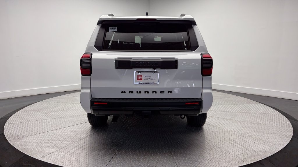 Used 2025 Toyota 4Runner SR5 AWD/4WD image 33