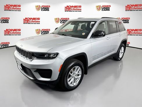 Used 2025 Jeep Grand Cherokee Laredo X AWD/4WD image 13