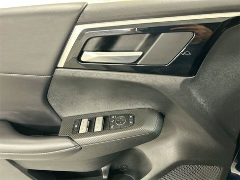 Used 2023 Mitsubishi Outlander SE Black Edition image 11