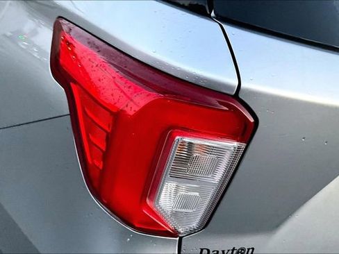 Used 2022 Ford Explorer XLT image 33