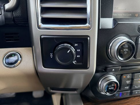 Used 2015 Ford F150 Lariat w/ Equipment Group 502A Luxury AWD/4WD image 22