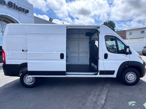Used 2024 RAM ProMaster 2500 w/ Convenience Group FWD image 11