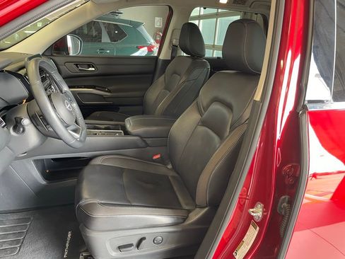Certified 2024 Nissan Pathfinder SL image 11