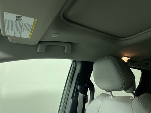 Used 2025 Toyota Sienna XLE image 19