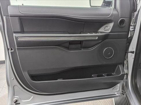 Used 2023 Ford Expedition Max XLT image 12