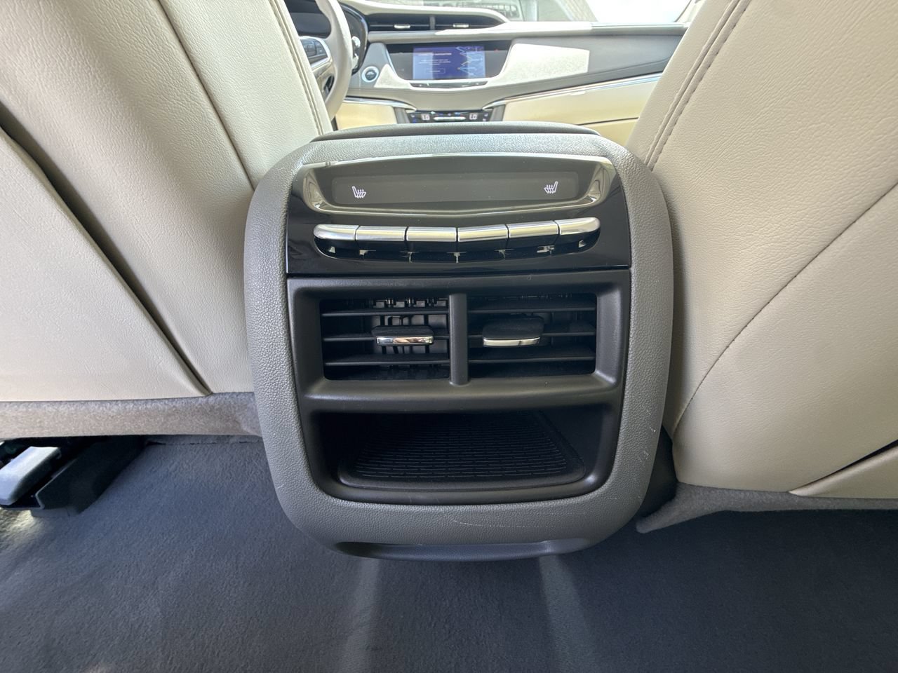 Certified 2024 Cadillac XT5 Premium Luxury w/ LPO, Premium Carpet Package FWD image 21