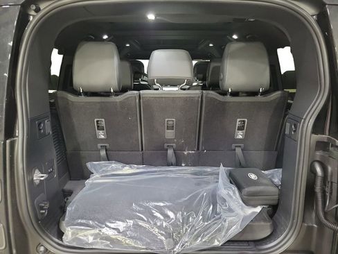 New 2026 Land Rover Defender 130 X-Dynamic SE image 29