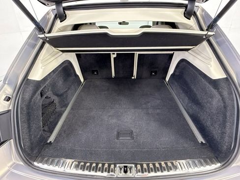 Used 2018 Bentley Bentayga image 27