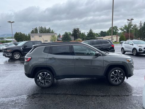 Used 2023 Jeep Compass Limited AWD/4WD image 7