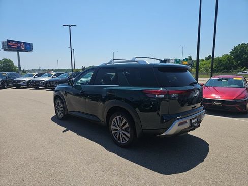 Used 2023 Nissan Pathfinder SL w/ SL Premium Package AWD/4WD image 3