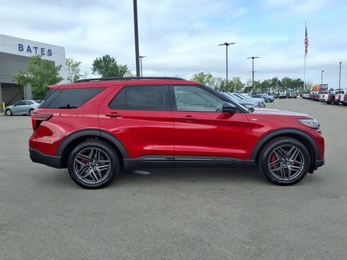 Used 2026 Ford Explorer ST-Line w/ ST-Line Street Pack RWD image 2