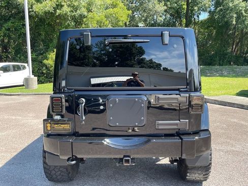 Used 2017 Jeep Wrangler Unlimited Rubicon w/ Connectivity Group image 28