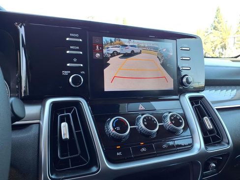 Used 2023 Kia Sorento LX image 19