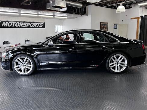 Used 2014 Audi S8 image 5