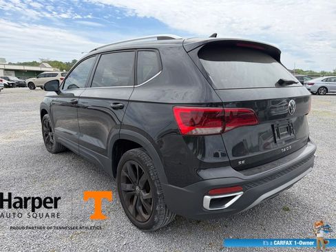 Used 2023 Volkswagen Taos SE w/ Panoramic Sunroof Package image 3