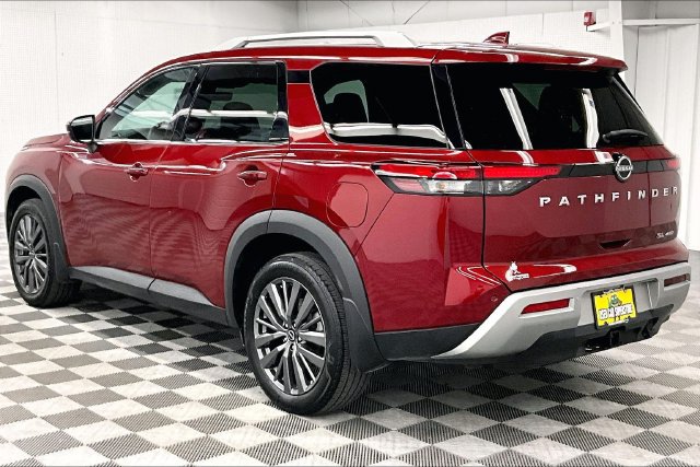 Used 2024 Nissan Pathfinder SL AWD/4WD image 2