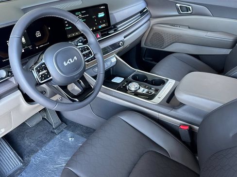 New 2026 Kia Carnival EX FWD image 10